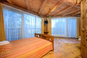 Peretuba vaatega jõele