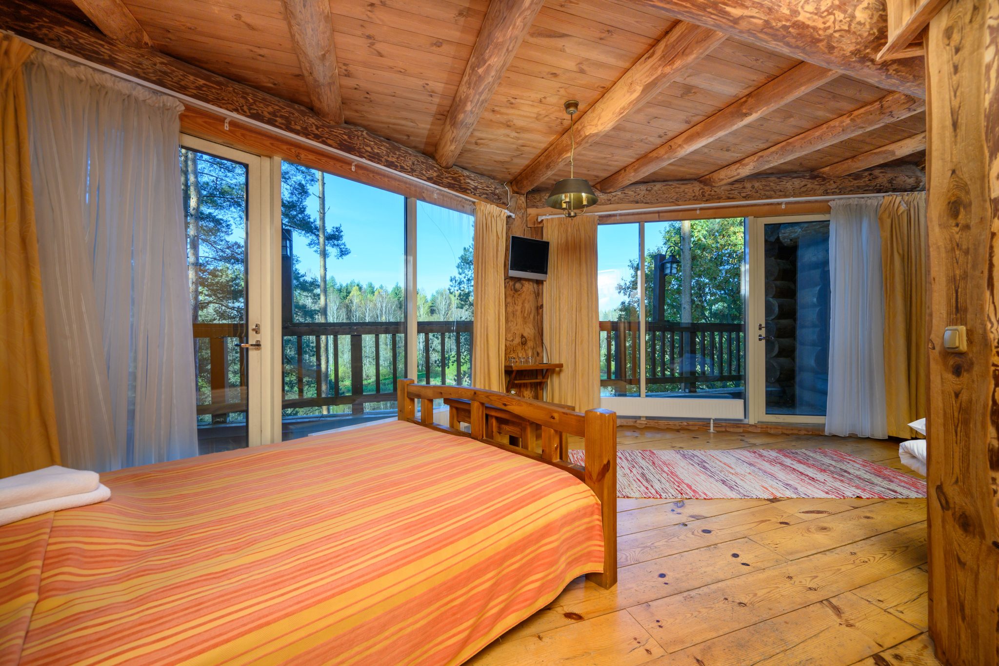 Peretuba vaatega jõele