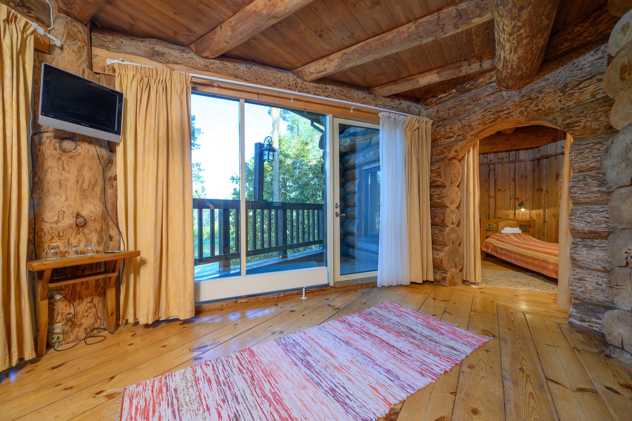 Peretuba vaatega jõele